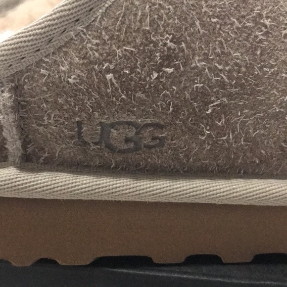 UGG Men's Tan Slippers - Picture 7 of 15